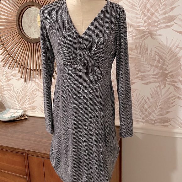 🥳 HOST PICK 🥳 NWOT Athleta Wrap It Up Super Soft Dress Size S - Picture 2 of 7